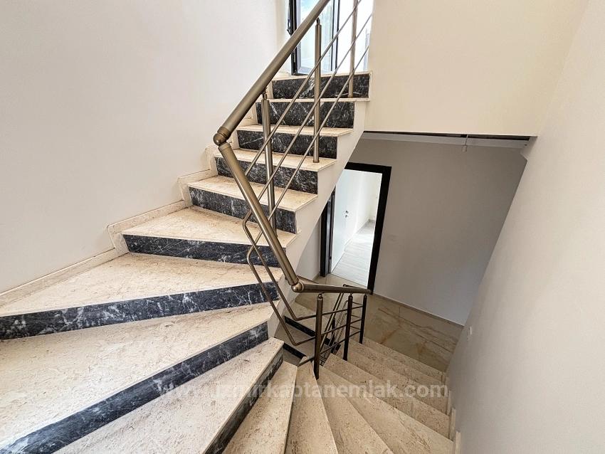 4+1 Villa For Sale With Sea View And Condominium In Seferihisar Doğanbey