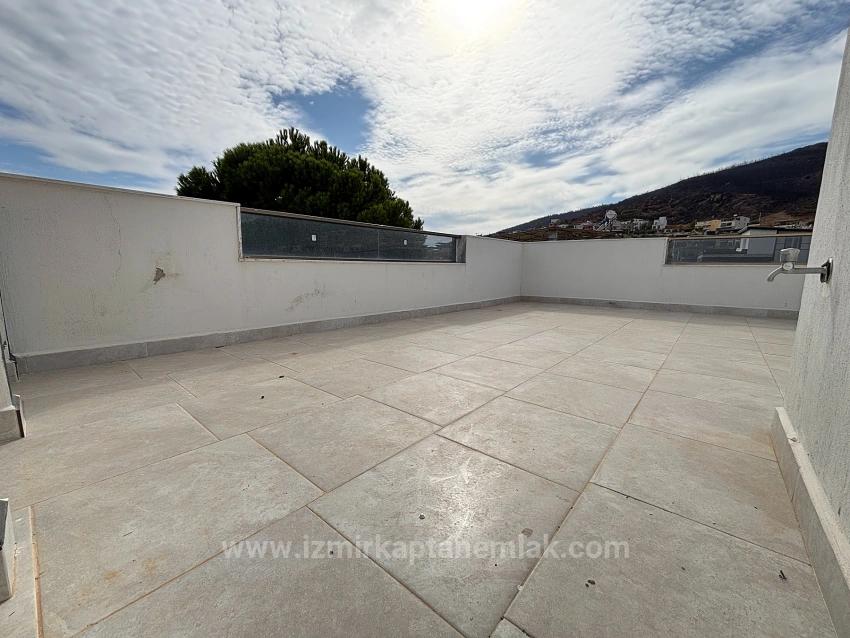 4+1 Villa For Sale With Sea View And Condominium In Seferihisar Doğanbey