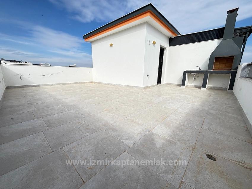 4+1 Villa For Sale With Sea View And Condominium In Seferihisar Doğanbey