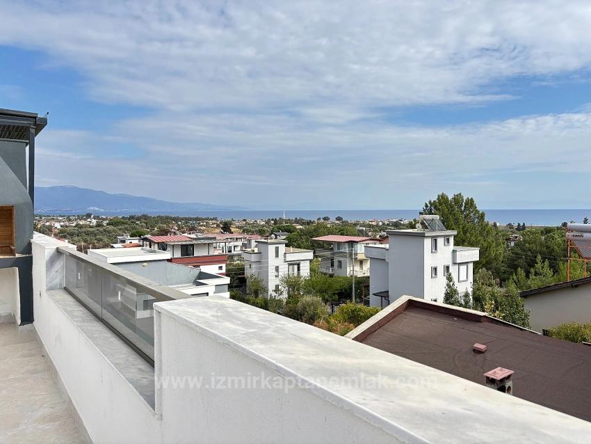 4+1 Villa For Sale With Sea View And Condominium In Seferihisar Doğanbey