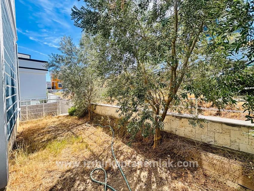 3+2 Bedroom Summerhouse For sale in Atatürk Nbh. Seferihisar Doğanbey - 160 m²