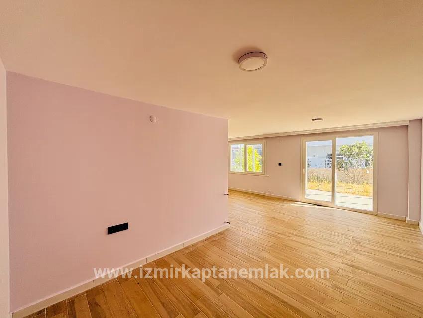 3+2 Bedroom Summerhouse For sale in Atatürk Nbh. Seferihisar Doğanbey - 160 m²