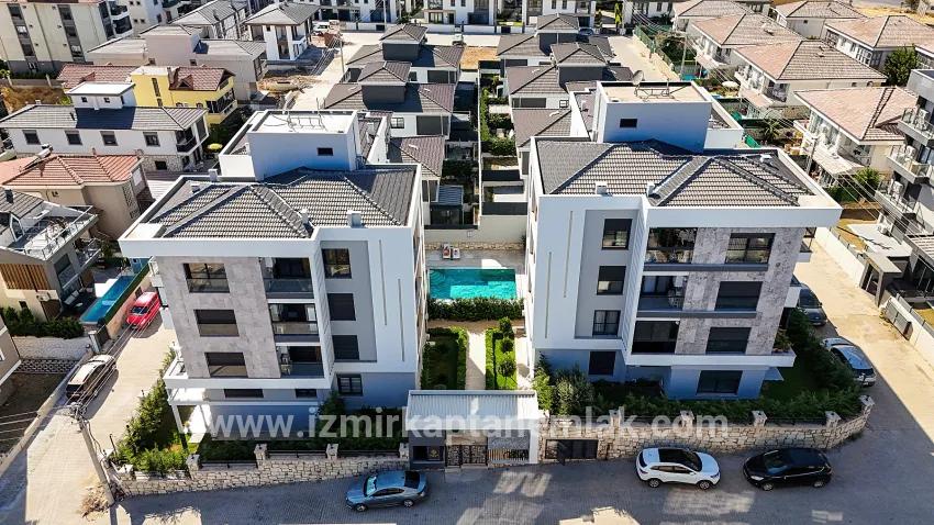 3+1 Bedroom Apartment For sale in Necat Hepkon Nbh. Seferihisar - 160 m²