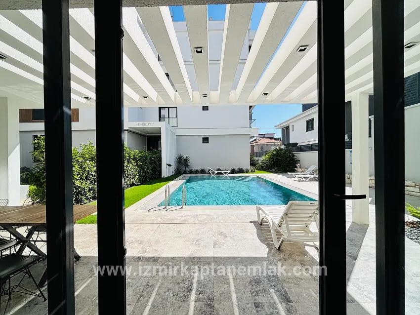 3+1 Bedroom Apartment For sale in Necat Hepkon Nbh. Seferihisar - 160 m²