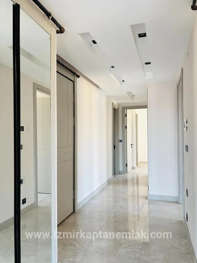 3+1 Bedroom Apartment For sale in Necat Hepkon Nbh. Seferihisar - 160 m²