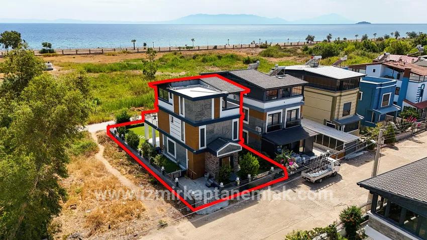 4+1 Bedroom Summerhouse For sale in Payamlı Nbh. Seferihisar Doğanbey - 300 m²