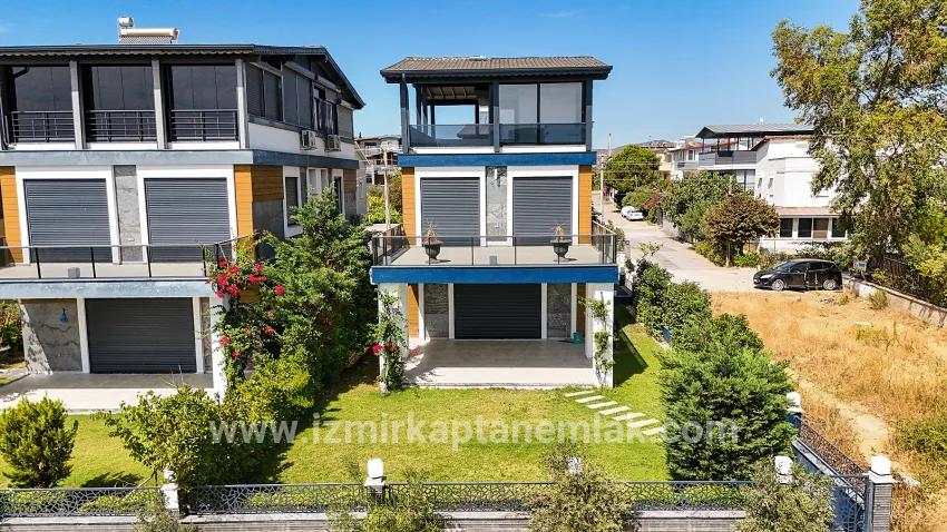 4+1 Bedroom Summerhouse For sale in Payamlı Nbh. Seferihisar Doğanbey - 300 m²