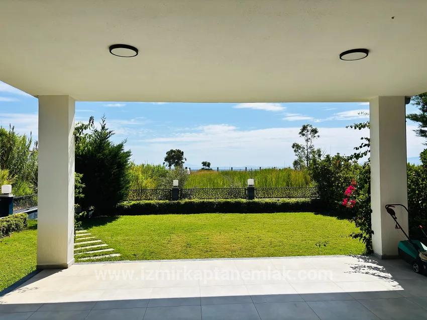 4+1 Bedroom Summerhouse For sale in Payamlı Nbh. Seferihisar Doğanbey - 300 m²