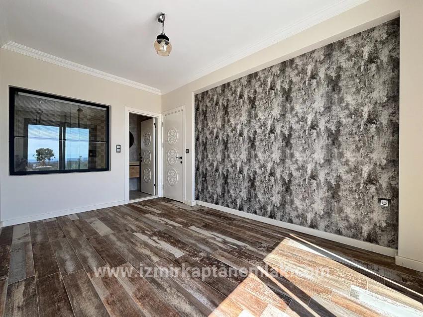 4+1 Bedroom Summerhouse For sale in Payamlı Nbh. Seferihisar Doğanbey - 300 m²