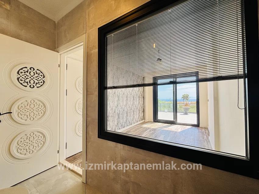 4+1 Bedroom Summerhouse For sale in Payamlı Nbh. Seferihisar Doğanbey - 300 m²