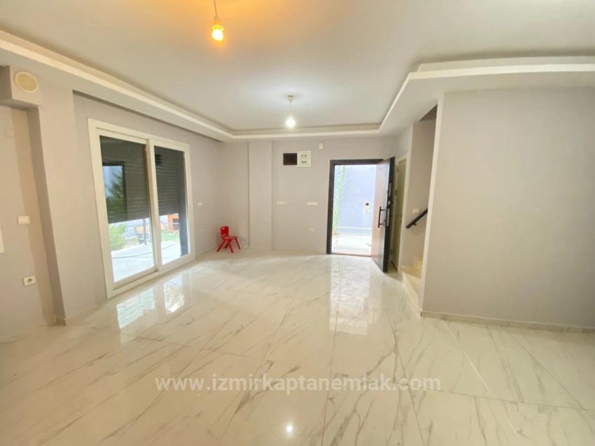 Airy 3+1 Villa With Garden For Sale In Seferihisar Ürkmez