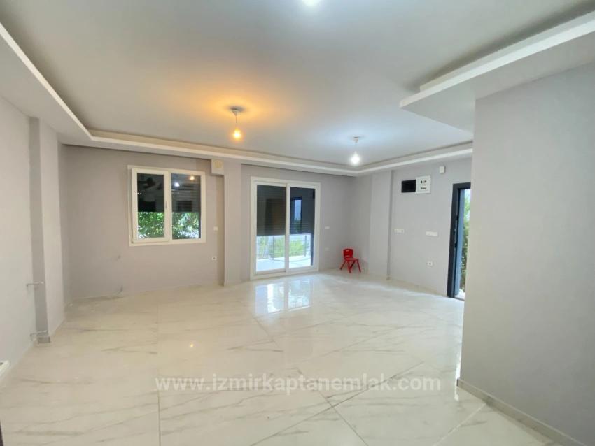 Airy 3+1 Villa With Garden For Sale In Seferihisar Ürkmez