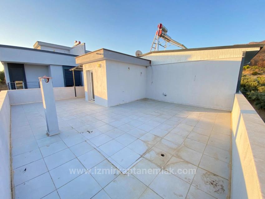 Airy 3+1 Villa With Garden For Sale In Seferihisar Ürkmez