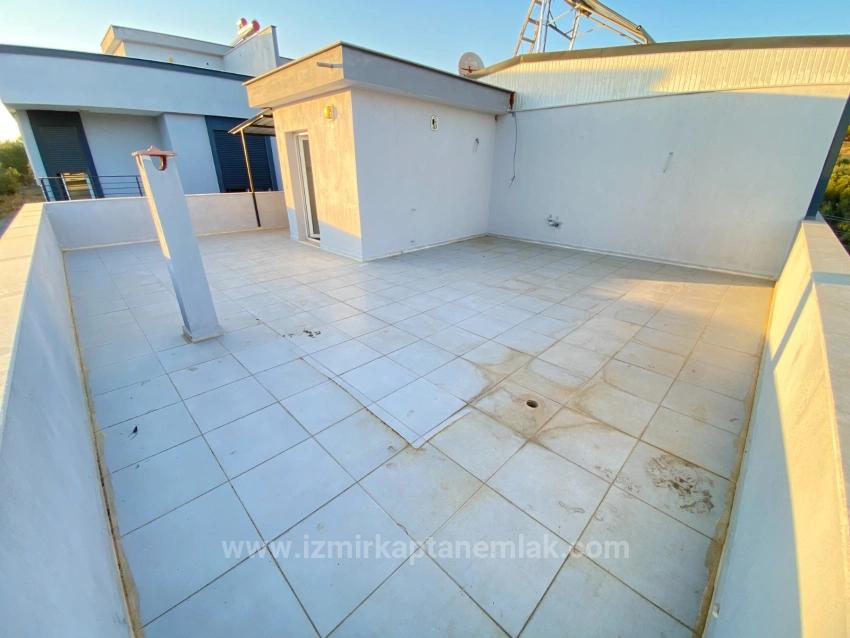 Airy 3+1 Villa With Garden For Sale In Seferihisar Ürkmez