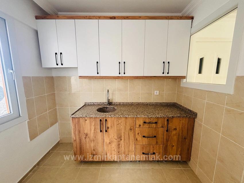 2+1 Flat For Sale With Garden In Seferihisar Ürkmez Central Location