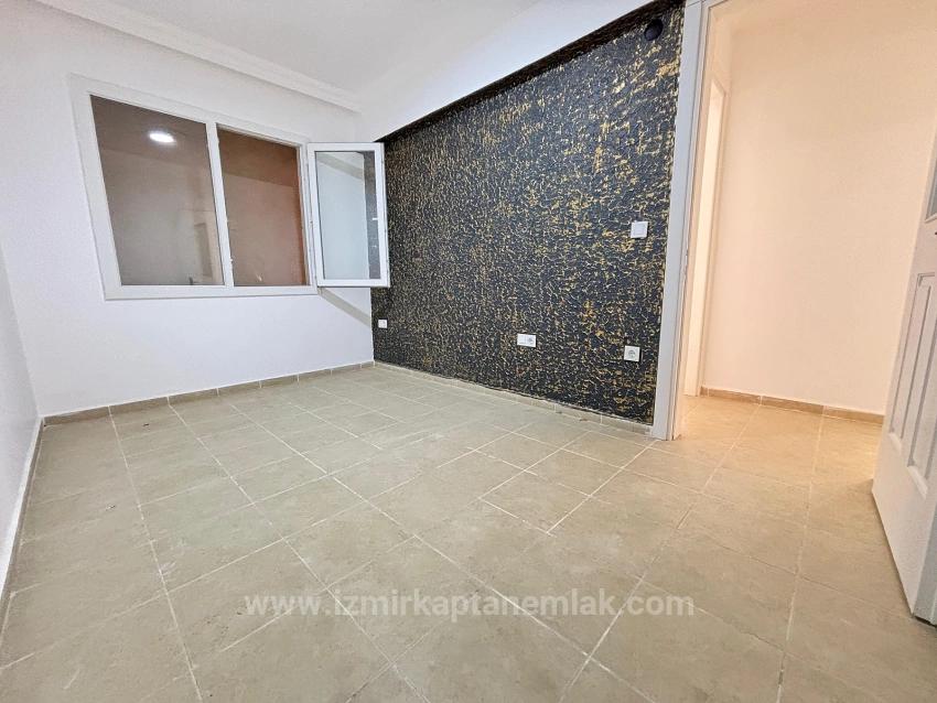 2+1 Flat For Sale With Garden In Seferihisar Ürkmez Central Location