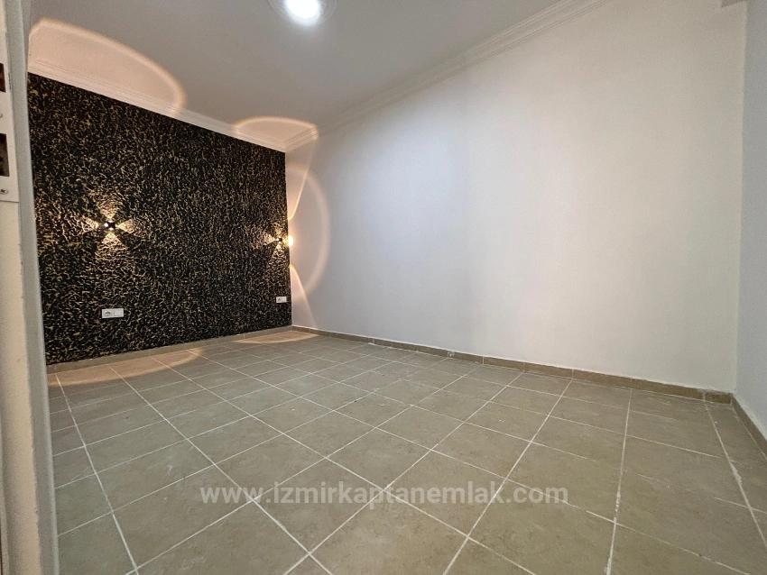 2+1 Flat For Sale With Garden In Seferihisar Ürkmez Central Location