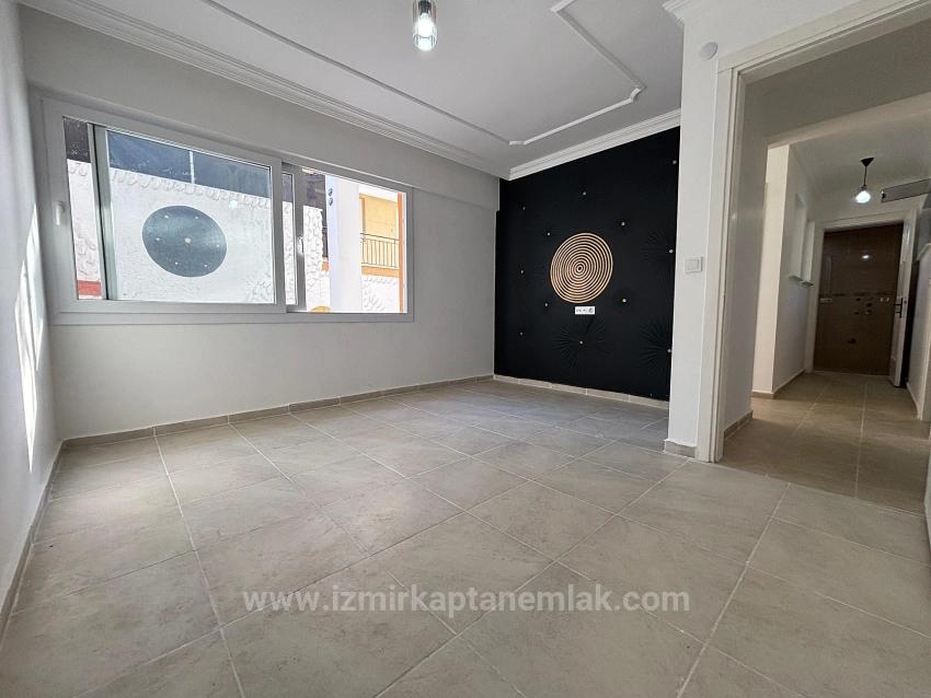 2+1 Flat For Sale With Garden In Seferihisar Ürkmez Central Location