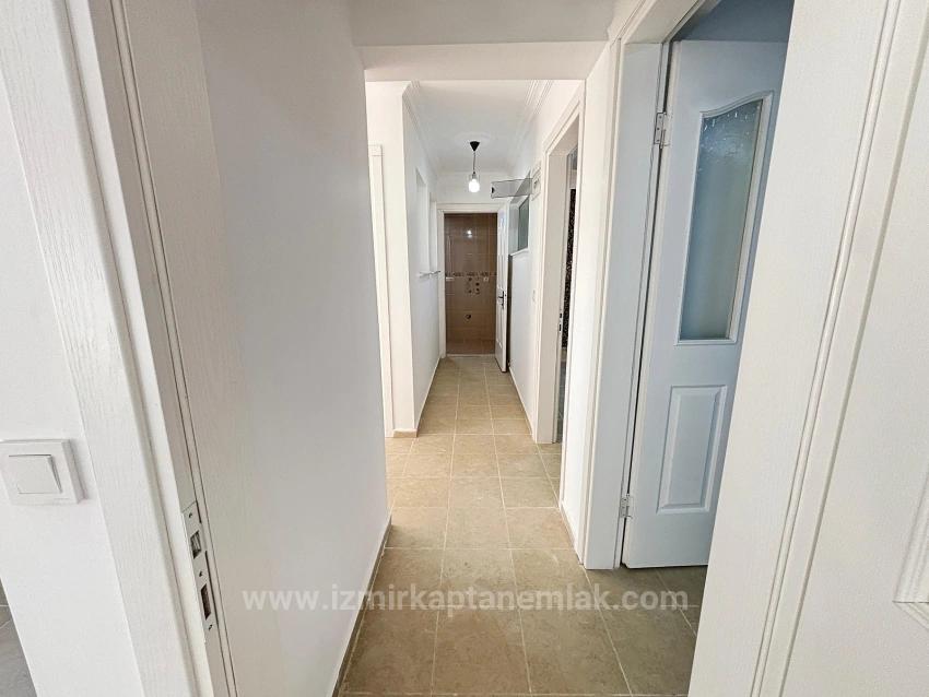 2+1 Flat For Sale With Garden In Seferihisar Ürkmez Central Location
