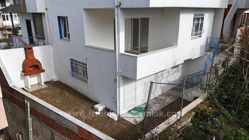 2+1 Apartment For Sale In Seferihisar Ürkmez With Separate Kitchen And Garden, No Expenses