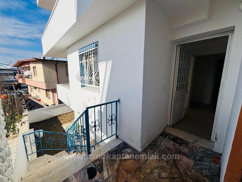 2+1 Apartment For Sale In Seferihisar Ürkmez With Separate Kitchen And Garden, No Expenses