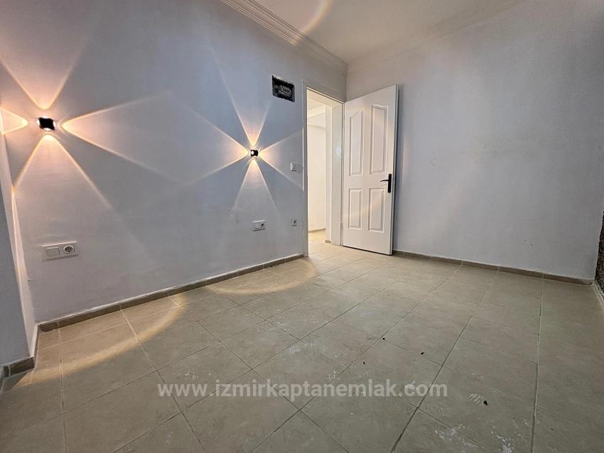 2+1 Apartment For Sale In Seferihisar Ürkmez With Separate Kitchen And Garden, No Expenses