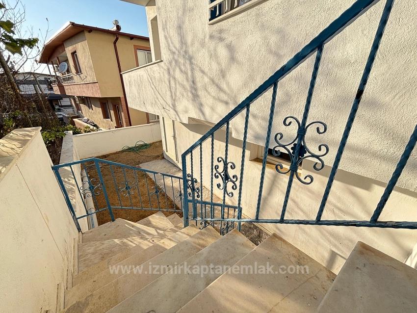 2+1 Apartment For Sale In Seferihisar Ürkmez With Separate Kitchen And Garden, No Expenses