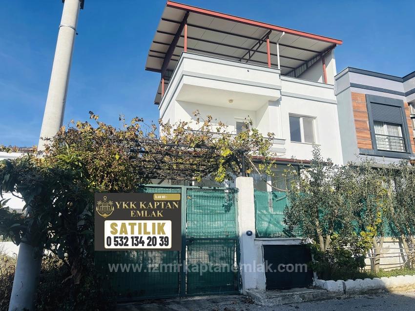4+1 Triplex With Detached Parking And Garden In Seferihisar Doğanbey