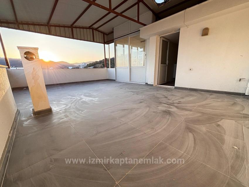 4+1 Triplex With Detached Parking And Garden In Seferihisar Doğanbey