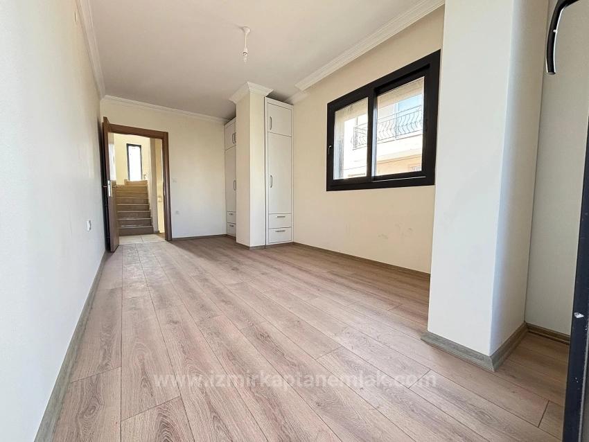 3+1 Villa For Sale With Parking And Garden In Seferihisar Doğanbey, 500 Meters From The Beach