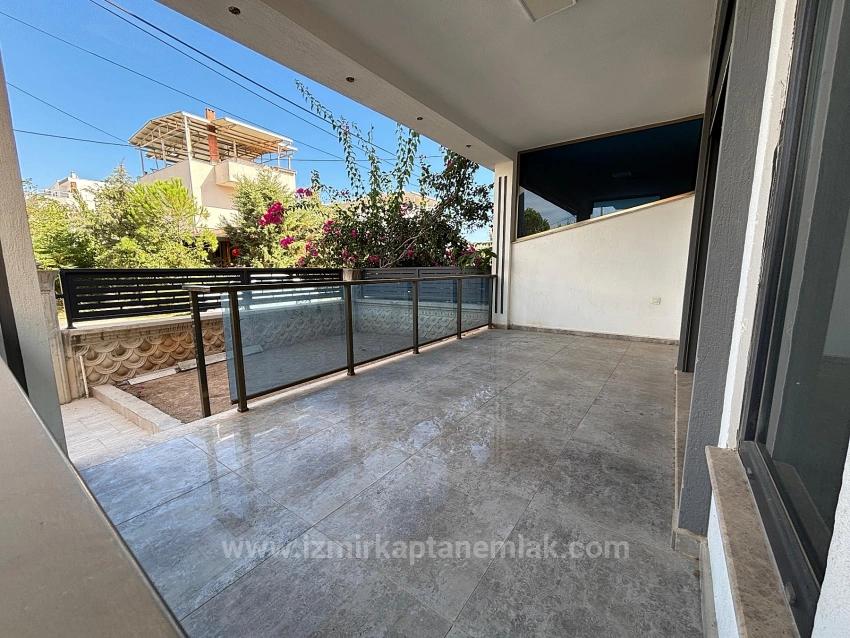 3+1 Villa For Sale With Parking And Garden In Seferihisar Doğanbey, 500 Meters From The Beach