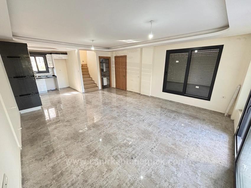 3+1 Villa For Sale With Parking And Garden In Seferihisar Doğanbey, 500 Meters From The Beach