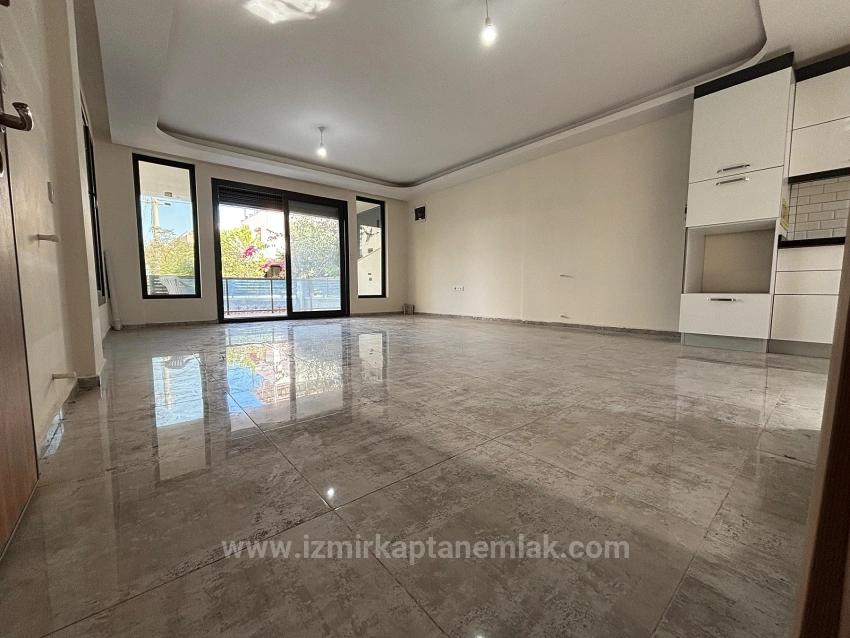 3+1 Villa For Sale With Parking And Garden In Seferihisar Doğanbey, 500 Meters From The Beach
