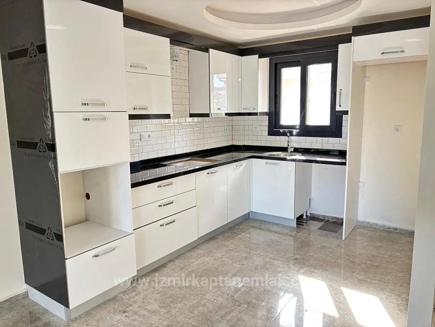 3+1 Villa For Sale With Parking And Garden In Seferihisar Doğanbey, 500 Meters From The Beach