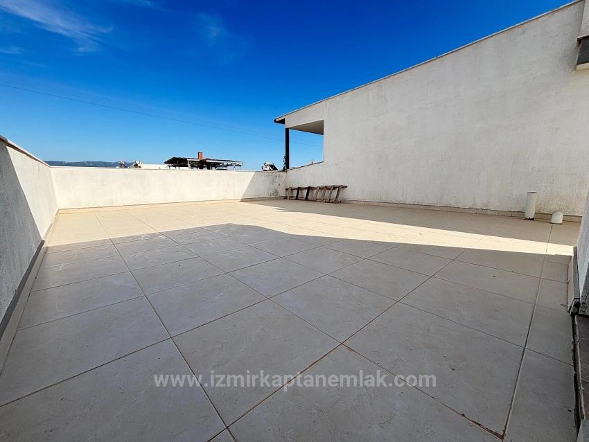 3+1 Villa For Sale With Parking And Garden In Seferihisar Doğanbey, 500 Meters From The Beach