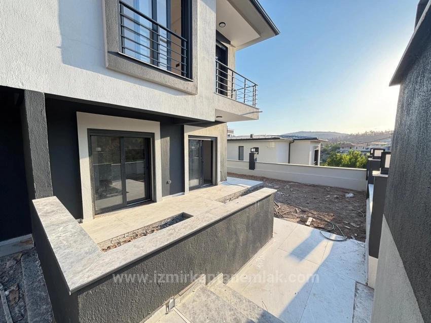 2+1 Villa For Sale In Seferihisar Payamlı With Garden, Zero Construction And Occupancy Permit