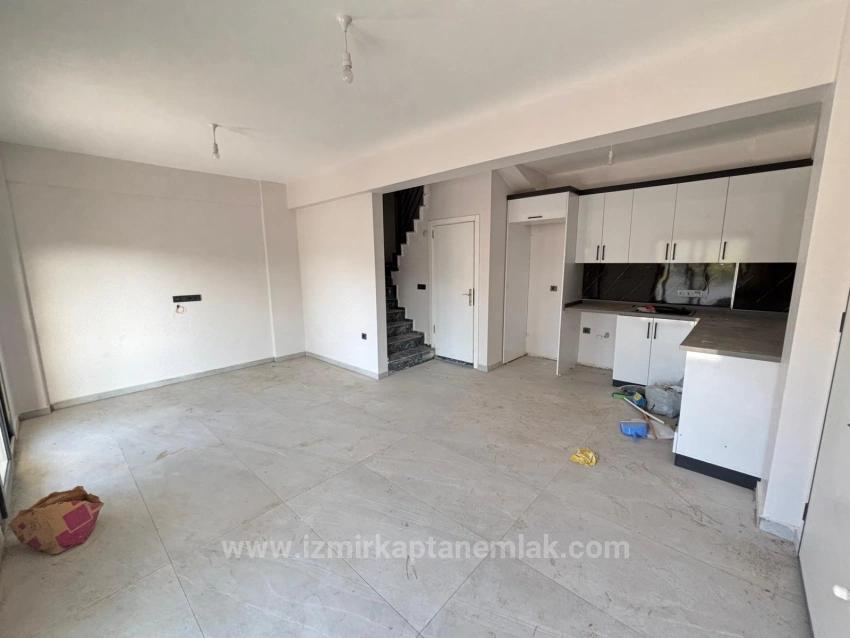2+1 Villa For Sale In Seferihisar Payamlı With Garden, Zero Construction And Occupancy Permit
