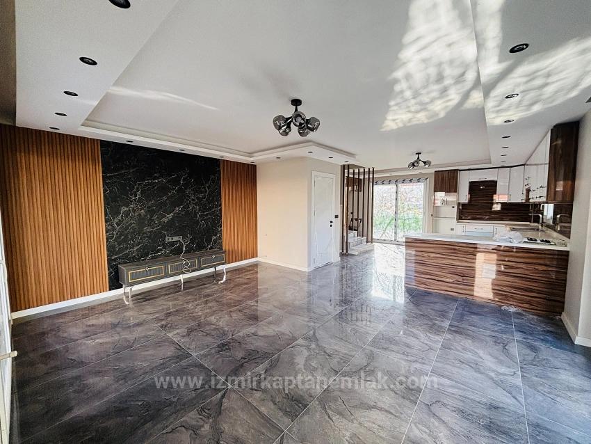 Detached, Spacious 3+1 Villa For Sale In Seferihisar Payamlı Center