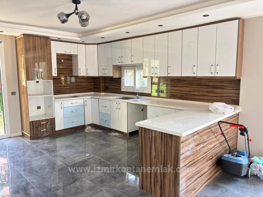 Detached, Spacious 3+1 Villa For Sale In Seferihisar Payamlı Center