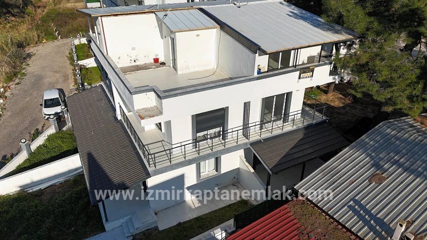 2+1 Bedroom Summerhouse For sale in Payamlı Nbh. Seferihisar Doğanbey - 421 m²
