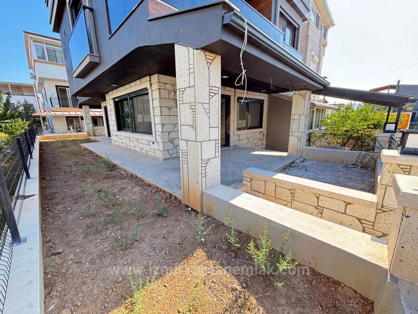 Large And Spacious 6+2 Triplex For Sale In Seferihisar Payamlı Center