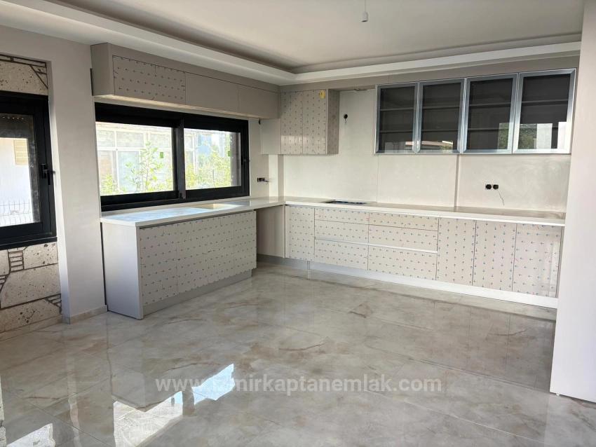 Large And Spacious 6+2 Triplex For Sale In Seferihisar Payamlı Center