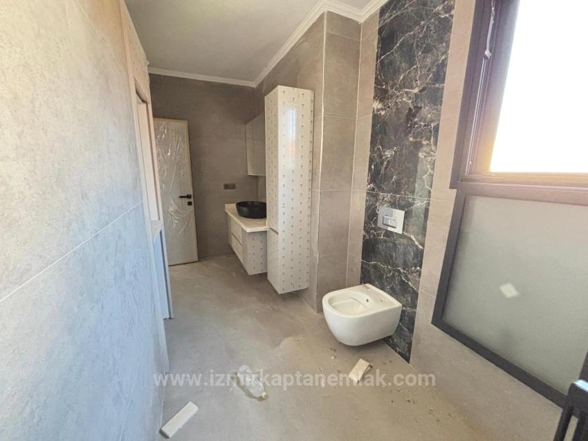 Large And Spacious 6+2 Triplex For Sale In Seferihisar Payamlı Center