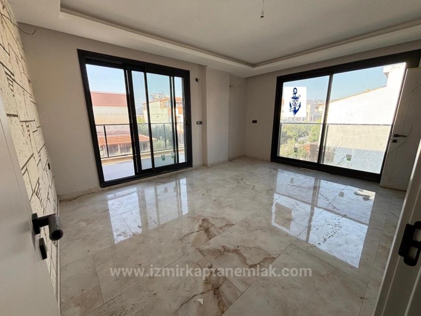Large And Spacious 6+2 Triplex For Sale In Seferihisar Payamlı Center