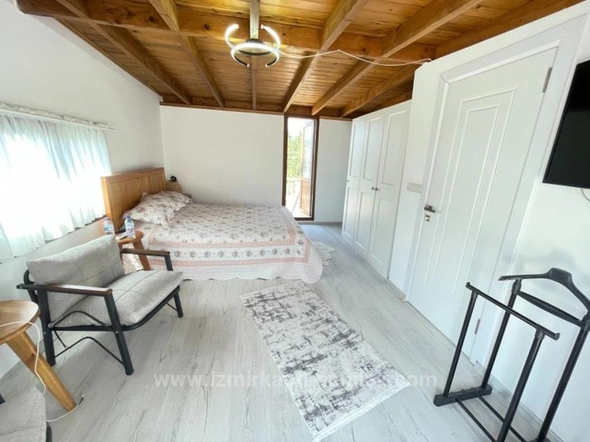 Spacious 3+1 Villa For Sale With Parking And Large Garden In Seferihisar Doğanbey