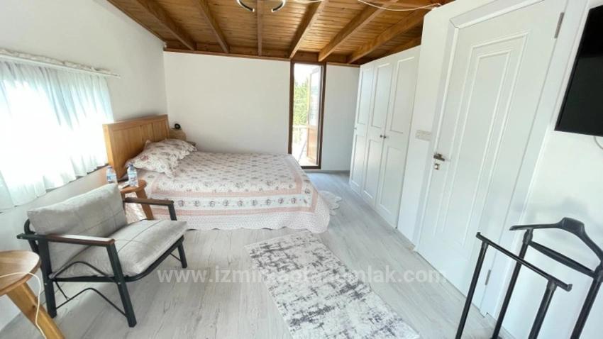 Spacious 3+1 Villa For Sale With Parking And Large Garden In Seferihisar Doğanbey