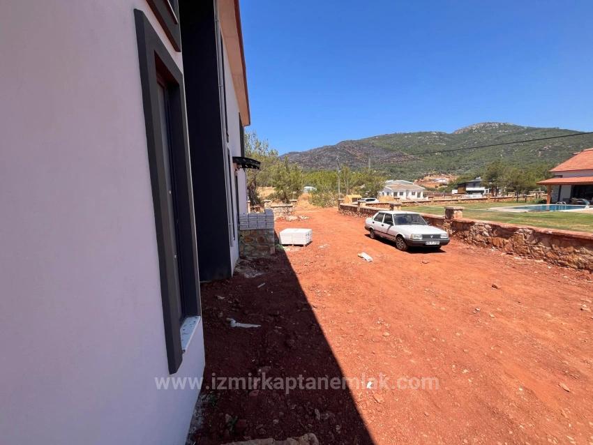 Brand New 2+1 Villa For Sale With Large Garden In Seferihisar Kavakdere