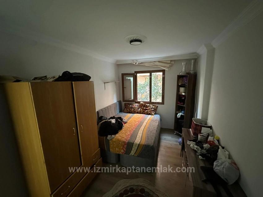 2+1 Apartment For Sale In Seferihisar Ürkmez, 300M From The Beach With Garden