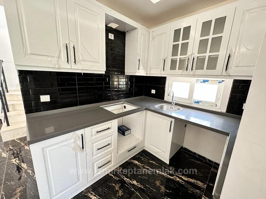 Spacious 3+1 Villa For Sale With A Large Garden In Seferihisar Cumhuriyet Neighborhood