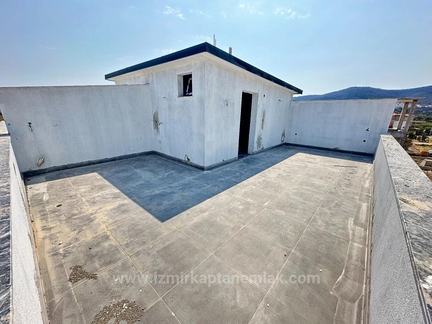 Brand New 2+1 Villa For Sale With Large Garden In Seferihisar Cumhuriyet
